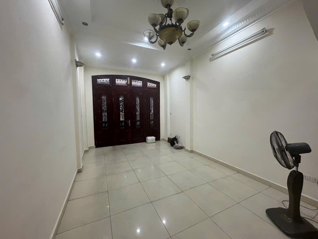 Siêu phẩm Nguyễn Chí Thanh 39m2, 4PN, mặt tiền 3,7m, ngõ thông ô bàn cờ oto tránh cực hot